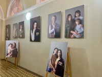 6 марта в малом зале Культурного центра состоялось открытие выставки фотопроекта «Жена Героя»