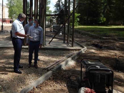 Глава города М.А. Баранов проверил ход работ по благоустройству в Ногинском парке